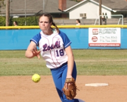 Jewett steps up when Los Alamitos Griffin softball pitchers go down