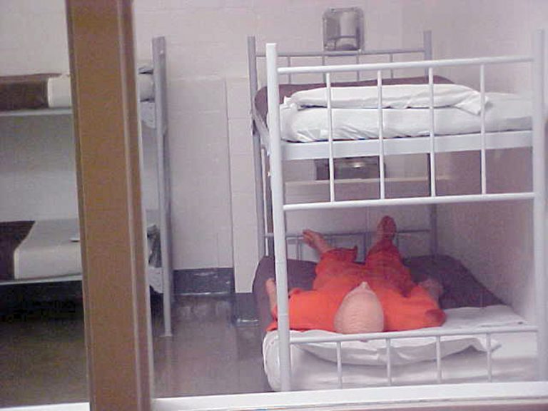 Police chief argues for keeping city jail at police town hall meeting