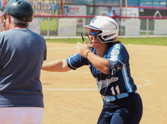 Vikings rally late to down Griffins